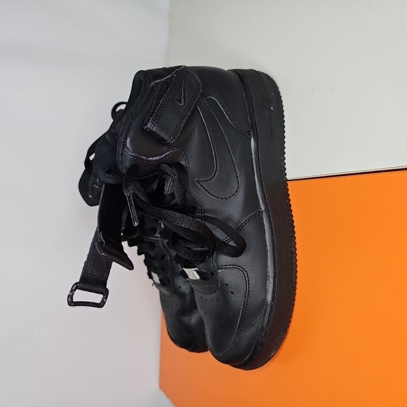 Nike Air Force 1 Mid Black High-Top Sneakers Men's Size 6 Y - Picture 1 of 10